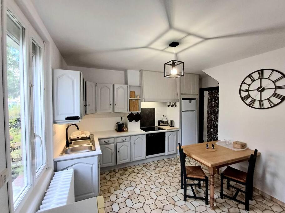 Maison De Village Avec Jardin Torpes  Buitenkant foto